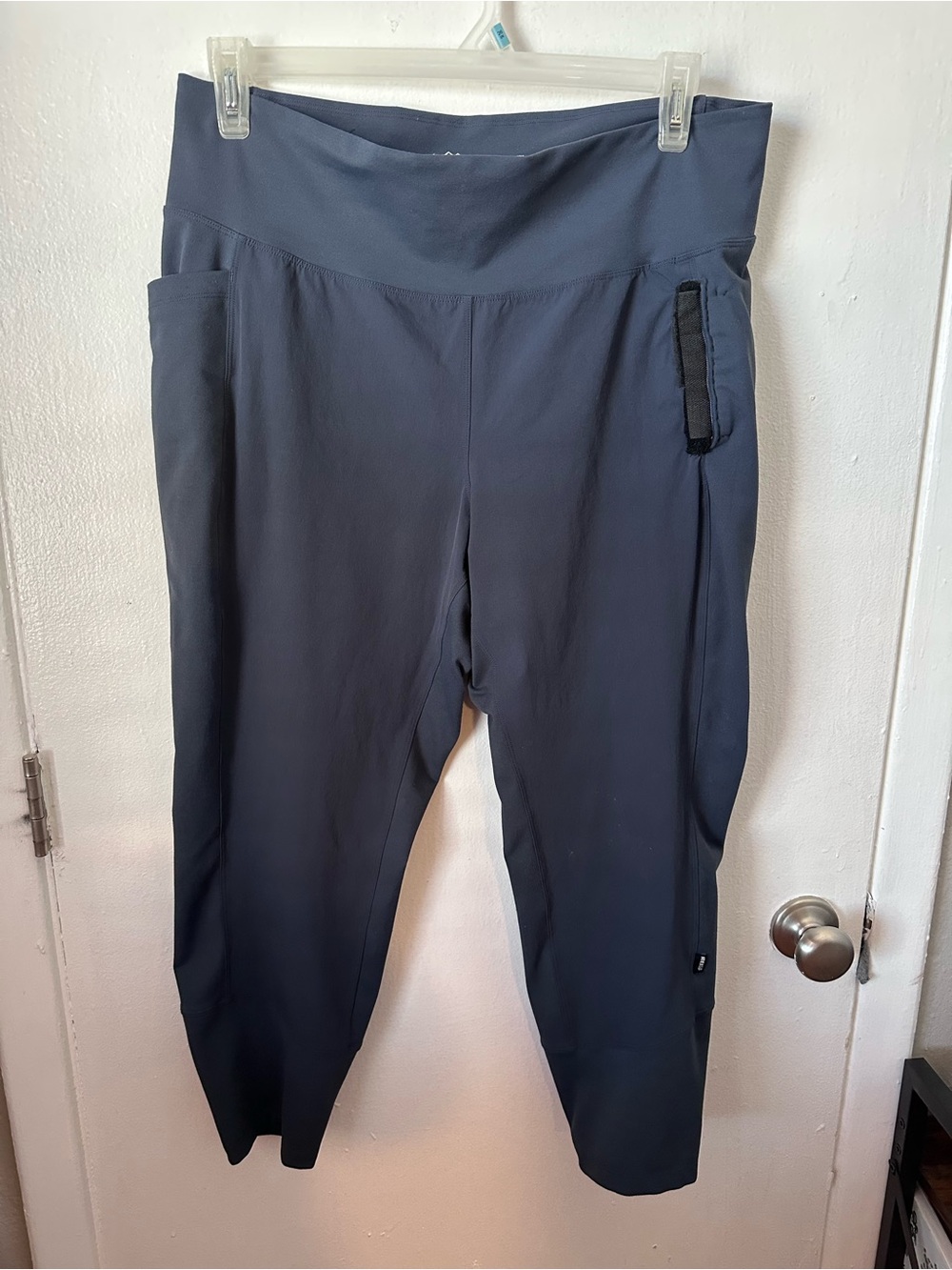 High-Rise Charcoal Hiking Performance Capri